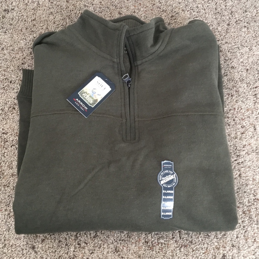 NWT men XL 1/4 zip.
